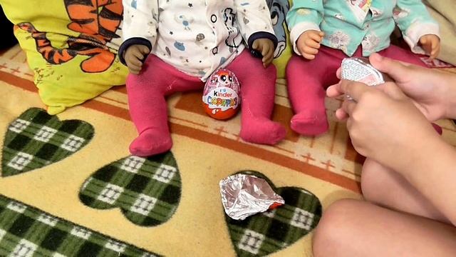 ❀ БЕБИ БОНЫ СОНЯ И АЛИСА ПОССОРИЛИСЬ ❀ ОТКРЫВАЕМ КИНДЕР СЮРПРИЗЫ смотреть онлайн