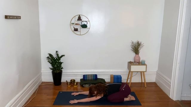 Day One Yoga | Wake Up and Warm Up Flow with Emily | Inside and Out Yoga and Meditation смотреть онлайн