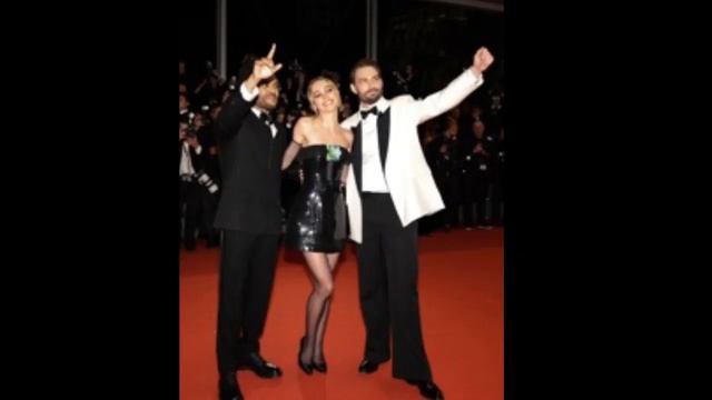 Cannes 2023 : Lily Rose Depp crée la sensation avec une mini robe noire magnifique смотреть онлайн