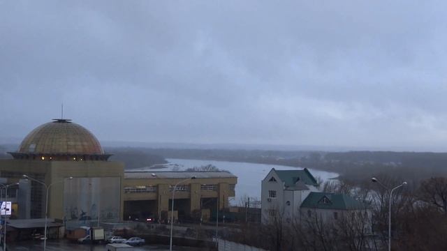 РЖД уфимский железнодорожный вокзал новый. ноябрь 2022 вид на вокзал и реку поезда едут.транспорт смотреть онлайн