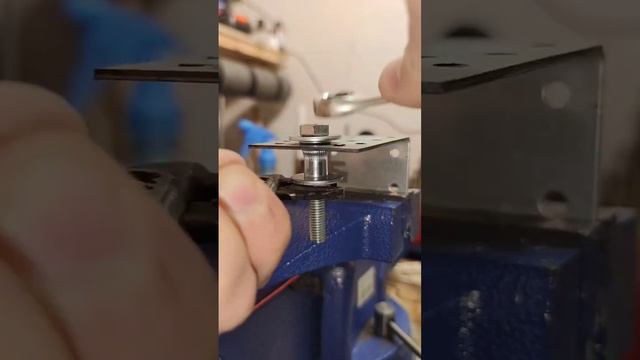 Как установить резьбовую заклёпку, без специального заклепочника! #diy #лайфхаки #самоделки смотреть онлайн
