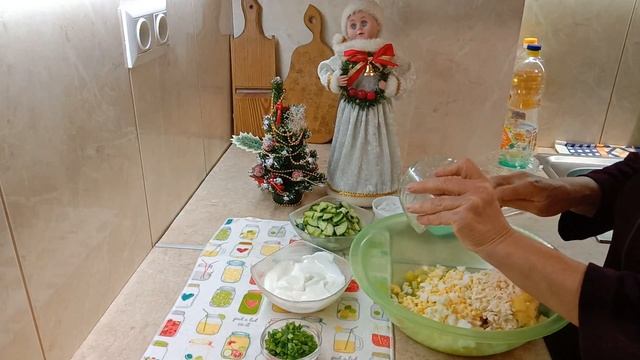 Сытный, Свежий Салат с Плавленым Сыром смотреть онлайн