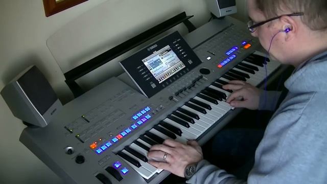 Bon Jovi - Living on a Prayer - HD Yamaha Tyros 4 смотреть онлайн
