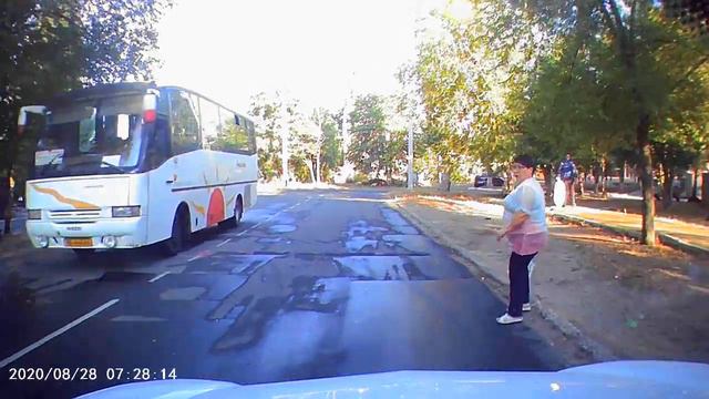 Пятница, все устали и лезут под колеса смотреть онлайн