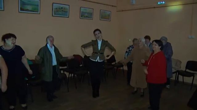 Дискотека клуба "Золотой возраст". Танцуют все! смотреть онлайн