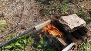 Подогрев воды в бассейне с помощью чугунного радиатора.