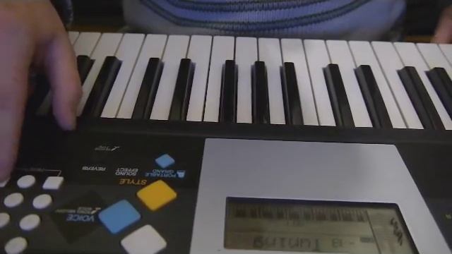 How the Tuning feature works on the Yamaha PSR e223 Keyboard смотреть онлайн