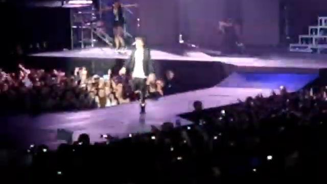 Justin Bieber Concert in Saint-Petersburg Russia - She don't like the lights SKK Arena 28/04/2013 смотреть онлайн