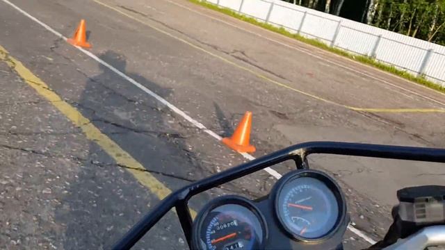 СКОРОСТНОЕ МАНЕВРИРОВАНИЕ ВИД С МОТОЦИКЛА смотреть онлайн
