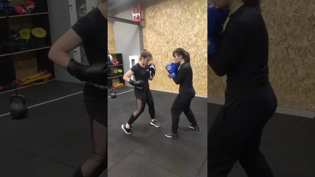Боковые удары по корпусу. Женский бокс /Body hook boxing. Women's boxing смотреть онлайн