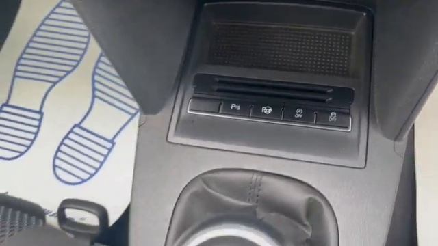 Volkswagen Touran SE TDI BLUEMOTION TECHNOLOGY - 2011(SOLD) смотреть онлайн