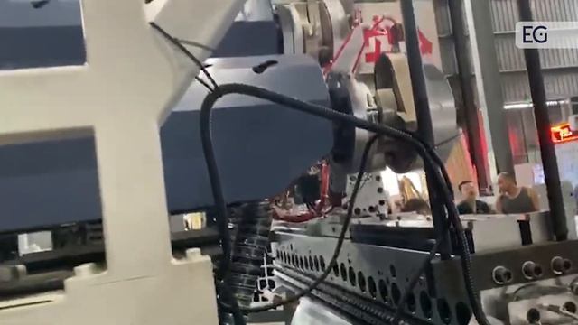 Производство трехслойной стрейч пленки на плоскощелевом экструдере, модель WA смотреть онлайн