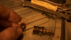 Кухонный смеситель,  капает. Ремонт   делаем сами.Kitchen faucet, dripping . Repairs do ourselves .