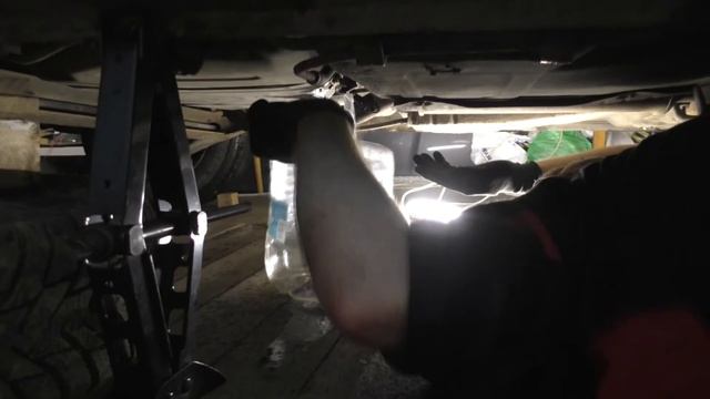 Замена датчика уровня топлива на Дэу Нексии (Daewoo Nexia) смотреть онлайн