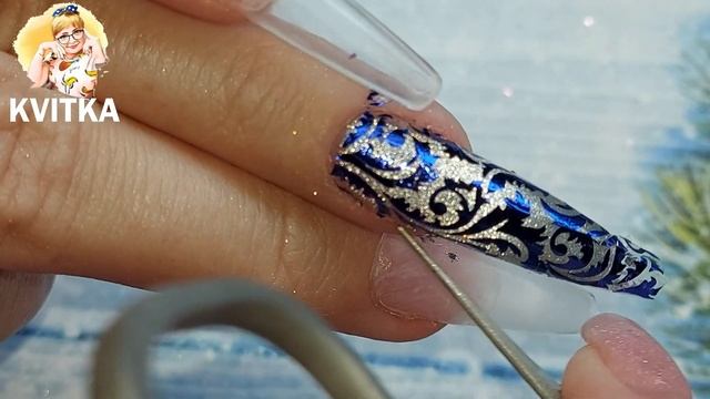 Теперь только и делаю такой маникюр на длинные ногти: Сочетание серебряной кошки и синей фольги смотреть онлайн