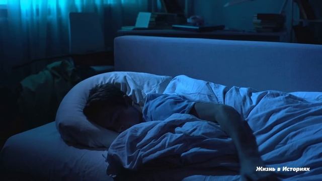 Учительница повела себя странно, выкинув тетрадку в окно, но она ещё не знала кто перед ней стоит.. смотреть онлайн