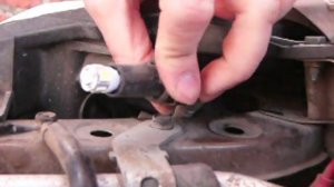 FAQ  Как поменять лампочку в габаритах  у  Nissan Tiida