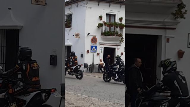Байкеры в Гразалеме #shortsvideo #spain #жизньвиспании #bike смотреть онлайн