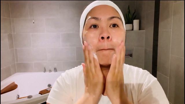 CERAVE HYDRATING CREAM VS CERAVE HYDRATING CREAM-TO-FOAM CLEANSER. смотреть онлайн