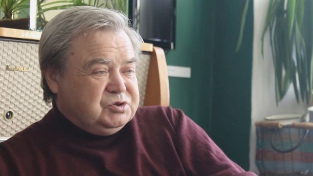 «Две медведицы в одной берлоге не уживаются, а двум медведям всегда места хватит». смотреть онлайн