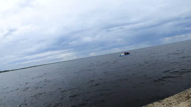 Рыбалка мечты-2021. Один заброс - пять рыбин. Ловля салаки смотреть онлайн