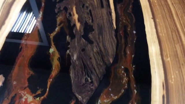 Стол из массива абрикоса