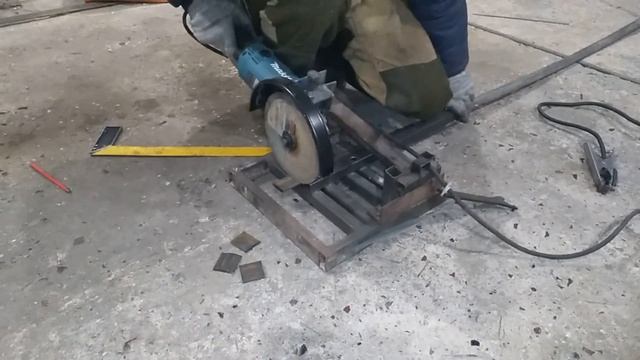 Верстак в гараж своими руками.Мобильный стол в мастерскую из профильной трубы. How to make a workin смотреть онлайн