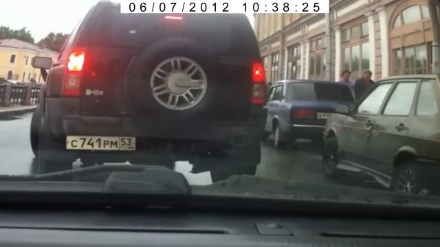 Гений из Бонча глушит машину ноутбуком! Регистратор смотреть онлайн