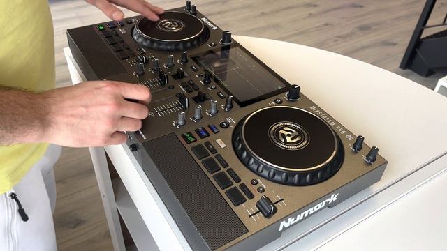 Numark Mixstream Pro Go | Unboxing @ AudioLevel смотреть онлайн