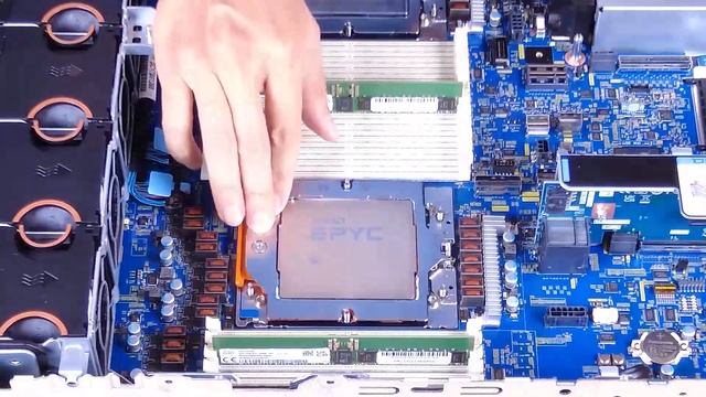 Lenovo ThinkSystem SR645 V3 installing a processor and heat sink смотреть онлайн