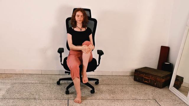 5 Minute Office Yoga Break | Quick Chair Yoga for Beginners смотреть онлайн