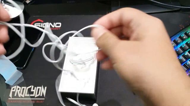 Iphone 11 pro Unboxing by JonyBonzello смотреть онлайн