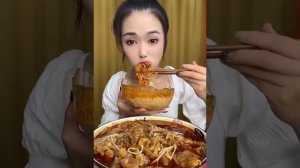 Китайцы едят на камеру / Едят на камеру. ???