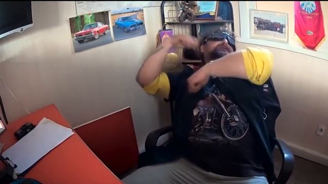 Ван Дамм испугался! Не поможет даже шпагат! смотреть онлайн