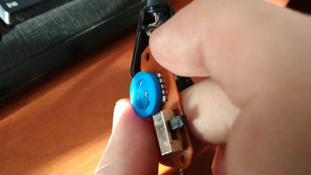 Что делать если хрипят, скрипят наушники? смотреть онлайн