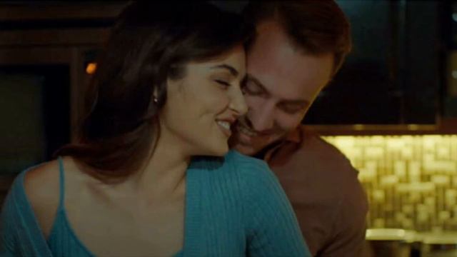 Kerem Bürsin and Hande Erçel were caught walking their dogs together смотреть онлайн