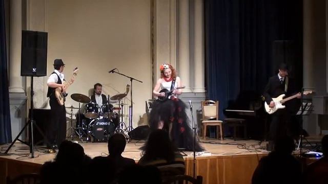 Lidia Sakharova rocks on the electric domra with her band "ClapKa" смотреть онлайн