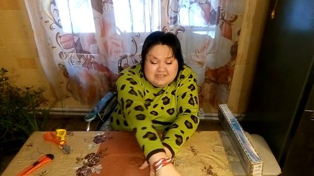Распаковка посылки подарка ко Дню Рождения с алмазной мозаикой и бисерными схемами.Женя Спасибо смотреть онлайн