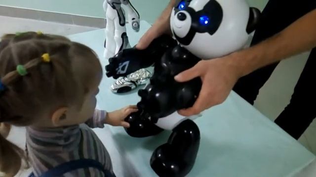 Лизунька на выставке роботов Робот Панда смотреть онлайн