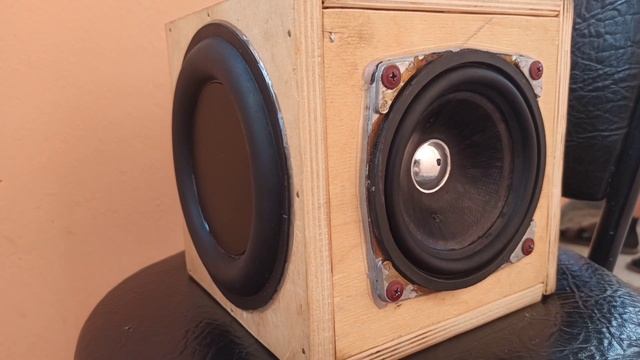 Лютый Басс Тест 25ГДН-3-4 с пассивным излучателем 6.5 ih. смотреть онлайн