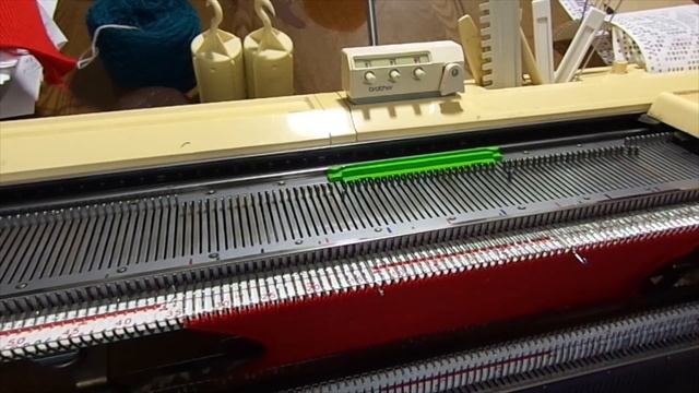 Вязальная машина. Вяжем фрагмент орнамента смотреть онлайн