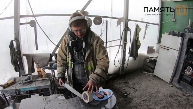 Как врезать фотокерамику в гранитный памятник | Мастер-класс - резка гранита | Ниша в камне под фот смотреть онлайн