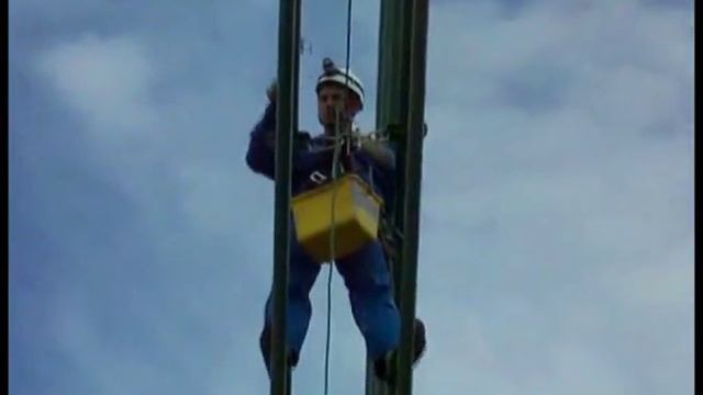 Покраска моста Влюбленных.avi смотреть онлайн