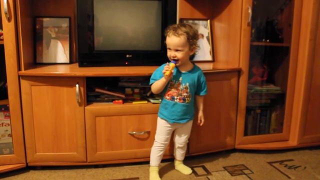 Поёт Катюша Ушакова 1 год 7 месяцев!!! Песня про папу)))))))))))))))) смотреть онлайн