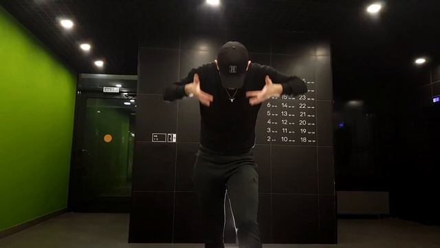 Учимся ходить CATWALK | Кошачья походка? | Vogue tutorial les.2 смотреть онлайн