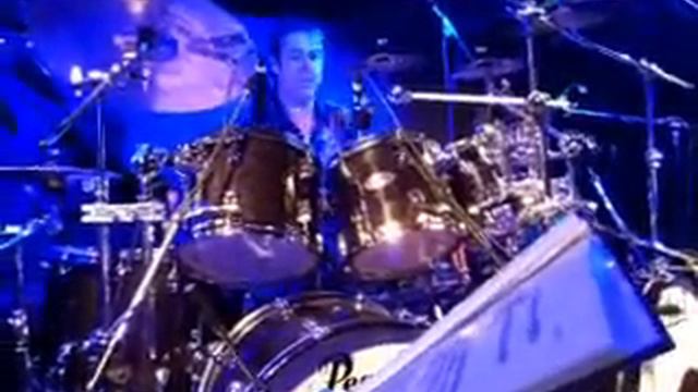 BIG COUNTRY Mark 'Octopus' Brzezicki 'Fields Of Fire' Intro смотреть онлайн