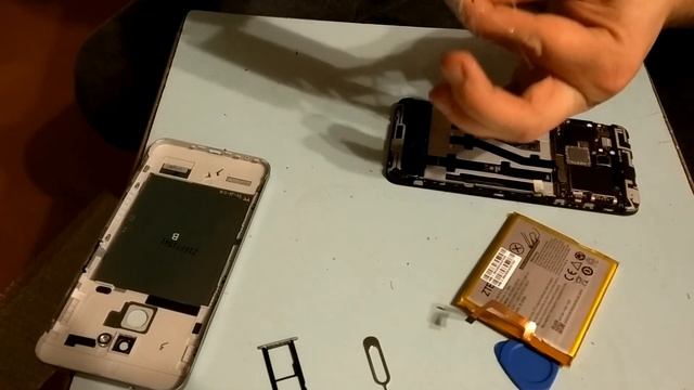 Разборка ZTE Blade V7 Lite(замена аккумулятора) смотреть онлайн