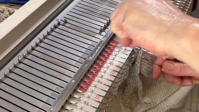 Просто нарисовала и связала детскую кофточку / Как рождаются авторские вязаные вещи смотреть онлайн