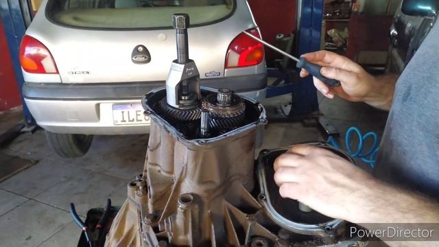 Dica transmissão Ford Zetec e Cht, como extrair a engrenagem de 5° marcha... смотреть онлайн