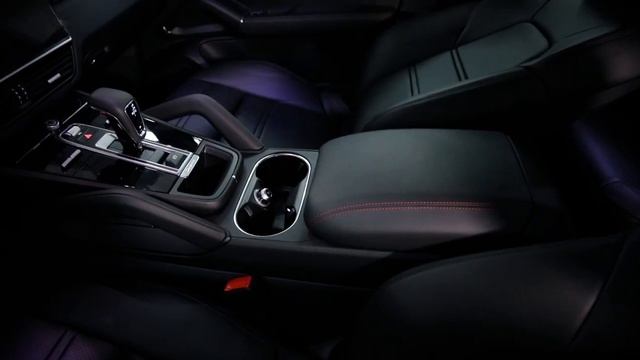 Porsche Cayenne перетяжка торпедо и верхов дверей в кожу [ПЕРЕТЯЖКА CAYENNE 2022]